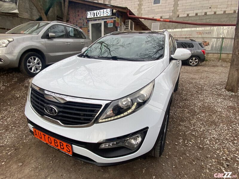 Alb Utilizat 2012 Kia Sportage SUV | 8.999 EUR (Preț OK) - Imagine 1/4