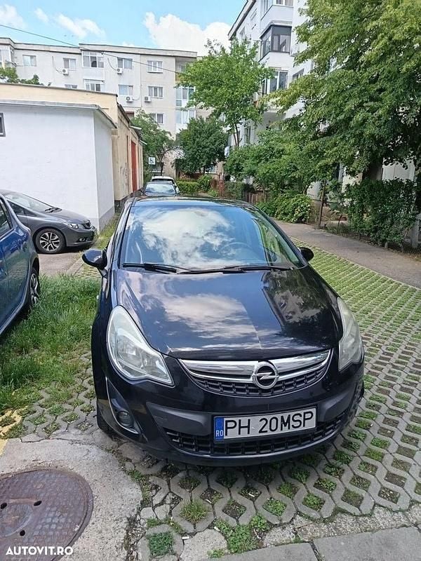 Culoarenegru Utilizat 2011 Opel Corsa Selection | 2.850 EUR (Preț OK) - Imagine 1/4
