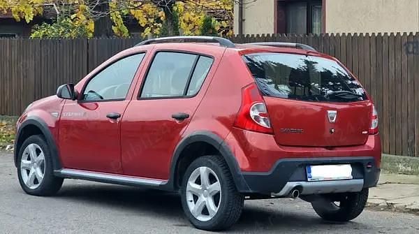Second-hand Dacia Sandero Stepway 90 CP (66 kW) 2011 Roșu Hatchback