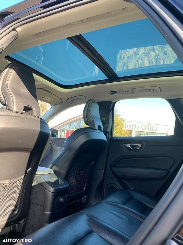 Second-hand Volvo XC60 408 CP (300 kW) 2018 Culoarenegru SUV