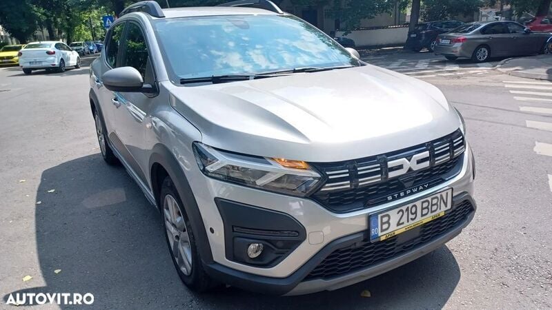 Gri Utilizat 2023 Dacia Sandero Stepway Hatchback | 13.300 EUR (Puțin scump) - Imagine 1/4