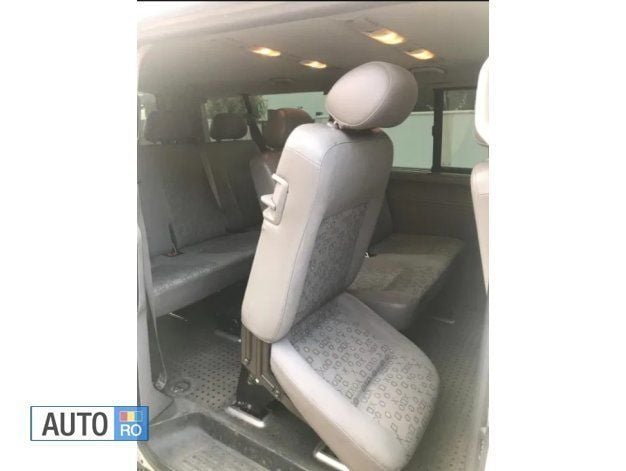 Alb Utilizat 2004 VW Caravelle Monovolum | 5.099 EUR (Preț bun) - Imagine 1/2