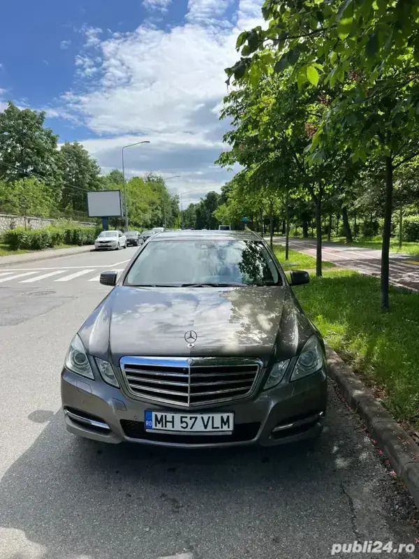 Utilizat 2012 Mercedes E220 Berlinǎ | 7.850 EUR - Imagine 1/4