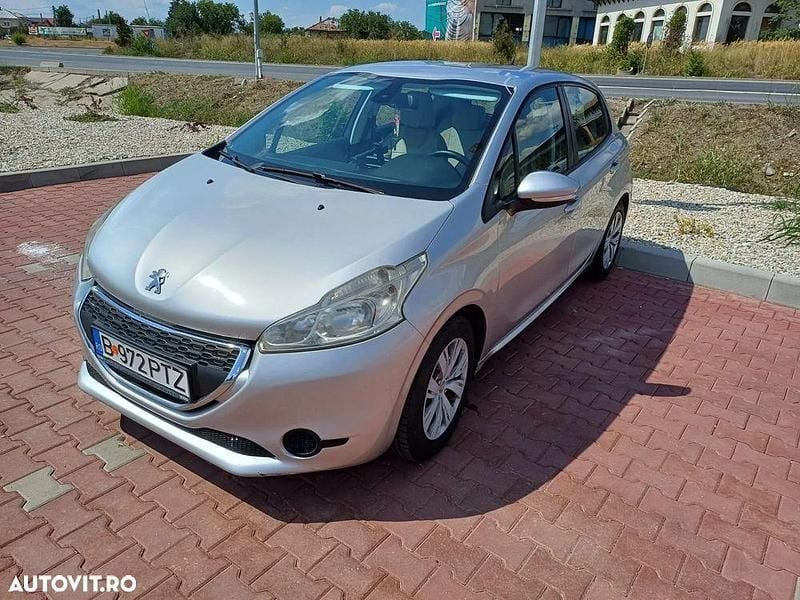 Culoareargint Utilizat 2012 Peugeot 208 Hatchback | 3.500 EUR (Preț OK) - Imagine 1/4