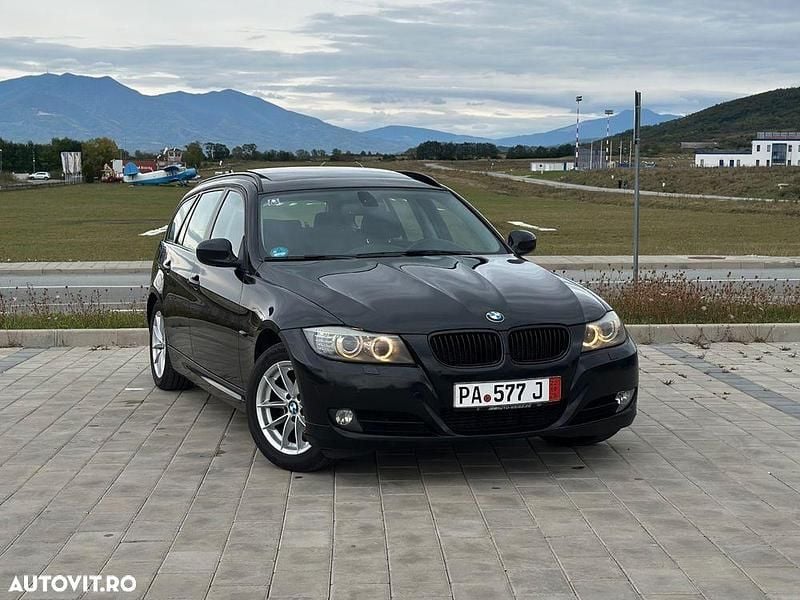 Culoarenegru Utilizat 2012 BMW 318 Sport Line Break | 4.950 EUR (Preț OK) - Imagine 1/4