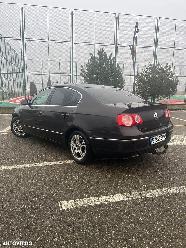 Second-hand VW Passat Highline 140 CP (102 kW) 2007 Culoaremaro Berlinǎ