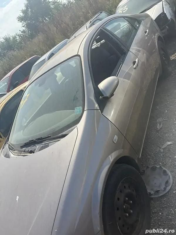 Utilizat 2006 Nissan Primera Hatchback | 250 EUR - Imagine 1/4