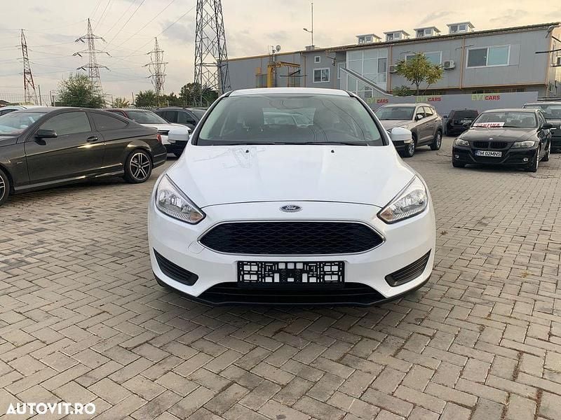 Second-hand Ford Focus Trend 100 CP (73 kW) 2017 Culoarealb Hatchback