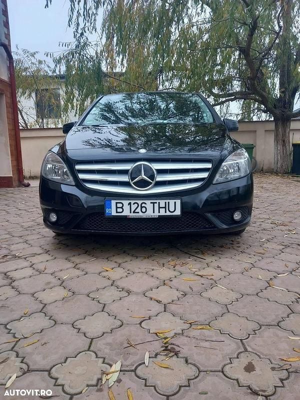 Second-hand Mercedes B180 122 CP (89 kW) 2012 Culoarenegru Monovolum