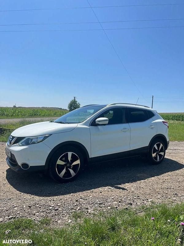 Alb Utilizat 2014 Nissan Qashqai N-Connecta SUV | 10.100 EUR (Puțin scump) - Imagine 1/4