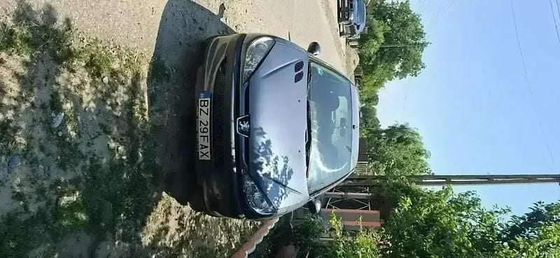 Utilizat 2008 Peugeot 206 Hatchback | 1.200 EUR (Preț OK) - Imagine 1/4