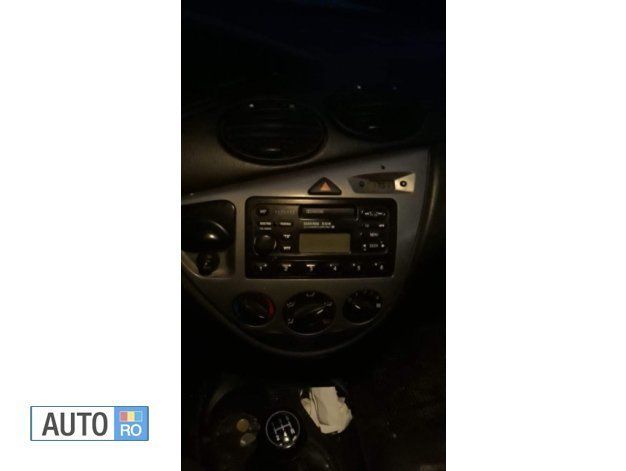 Albastru Utilizat 2001 Ford Focus Berlinǎ | 1.300 EUR (Preț OK) - Imagine 1/2