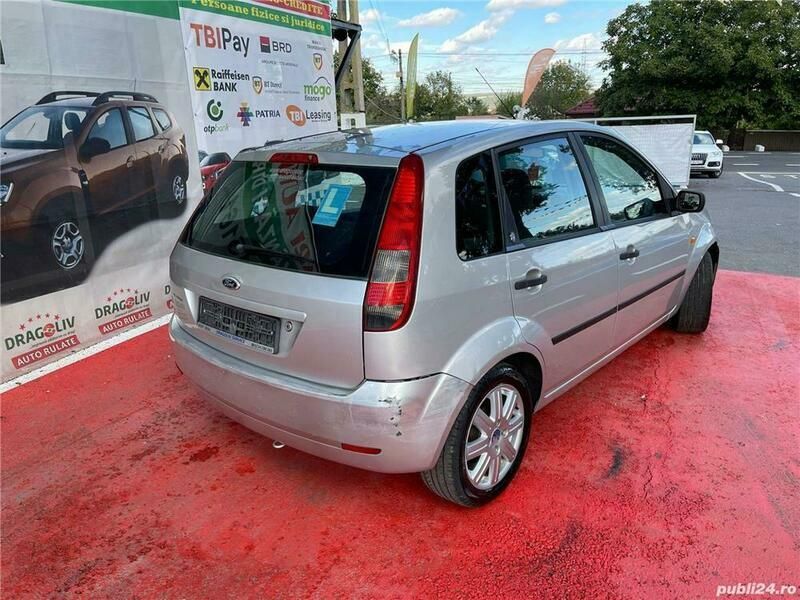 Second-hand Ford Fiesta 68 CP (50 kW) 2004 Argintiu Hatchback