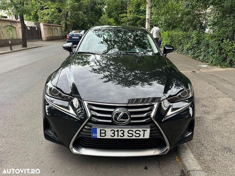 Negru Utilizat 2018 Lexus IS200t Executive Line Berlinǎ | 19.250 EUR - Imagine 1/4