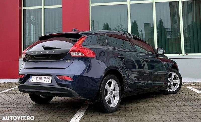 Second-hand Volvo V40 120 CP (88 kW) 2014 Culoarealbastru Hatchback