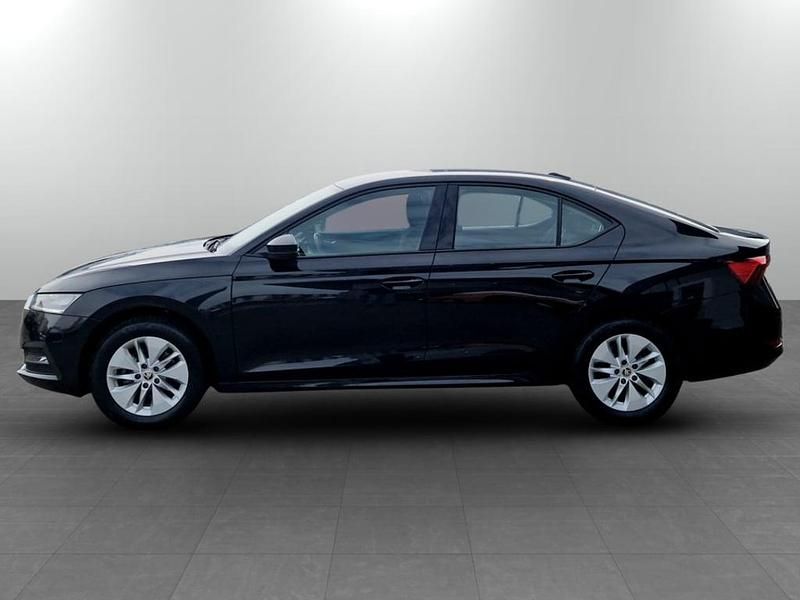 Second-hand Skoda Octavia Ambition 150 CP (110 kW) 2023 Negru  normal