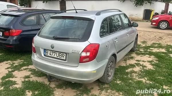 Utilizat 2011 Skoda Fabia Break | 2.600 EUR (Preț bun) - Imagine 1/4
