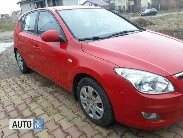 Second-hand Hyundai i30 120 CP (88 kW) 2008 Rosu Hatchback