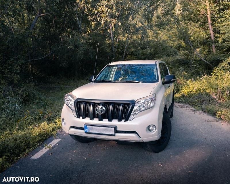 Culoarealb Utilizat 2014 Toyota Land Cruiser Executive Berlinǎ | 25.000 EUR (Preț OK) - Imagine 1/4