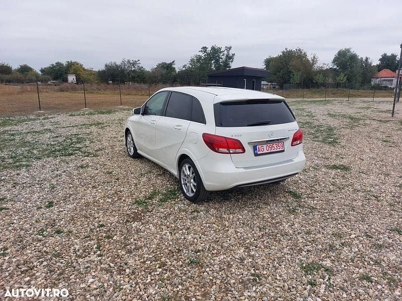 Second-hand Mercedes B200 Urban 156 CP (114 kW) 2015 Culoarealb Monovolum