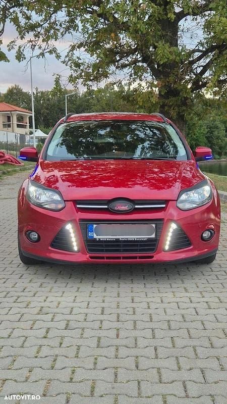 Culoarerosu Utilizat 2013 Ford Focus Titanium Break | 5.600 EUR (Super Preț) - Imagine 1/4