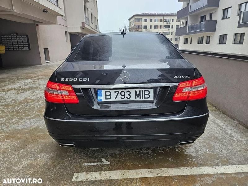 Second-hand Mercedes E250 Avantgarde 204 CP (150 kW) 2012 Culoarenegru Berlinǎ