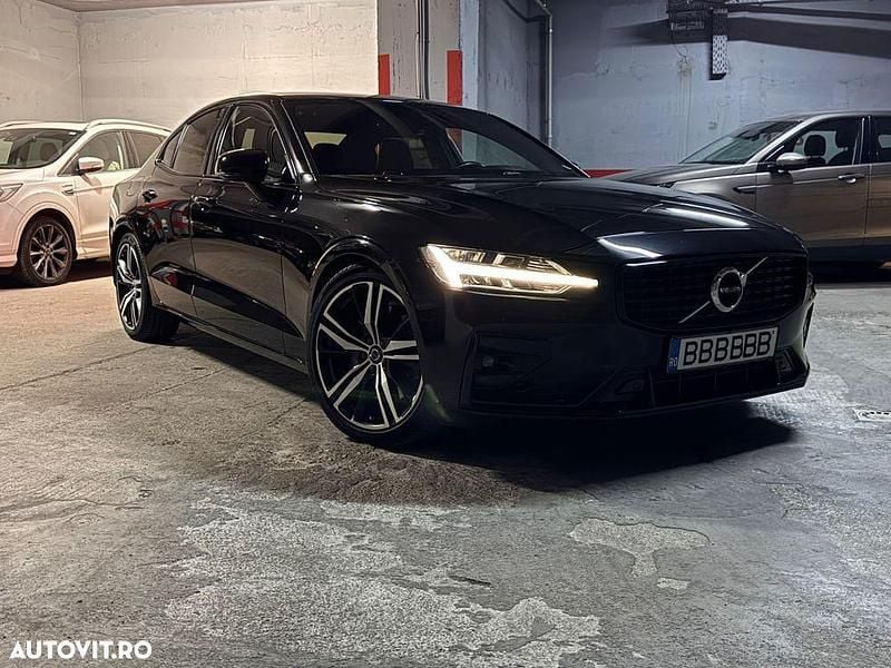 Culoarenegru Utilizat 2020 Volvo S60 R-Design Berlinǎ | 28.000 EUR (Preț bun) - Imagine 1/4