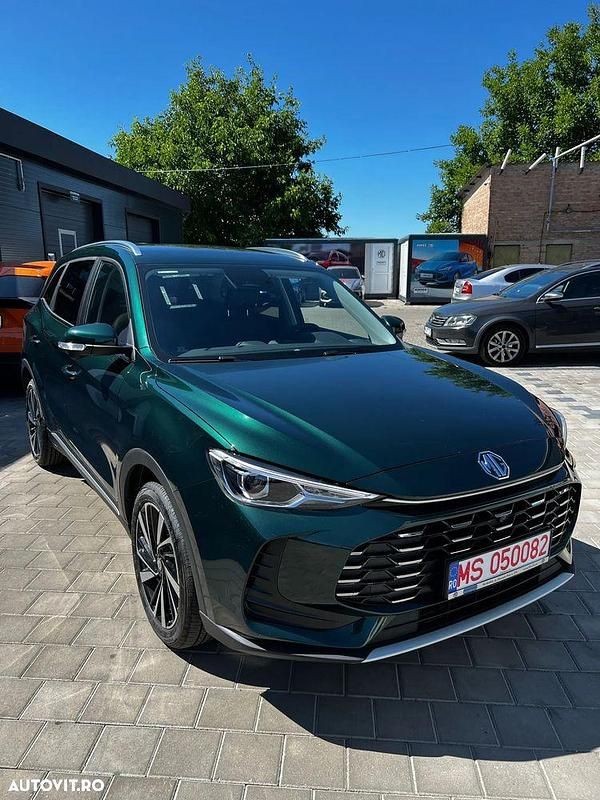 Nouă MG ZS Luxury 197 CP (144 kW) 2025 Culoareverde Hatchback