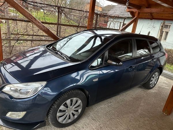 Second-hand Opel Astra 110 CP (80 kW) 2012 Albastru Break
