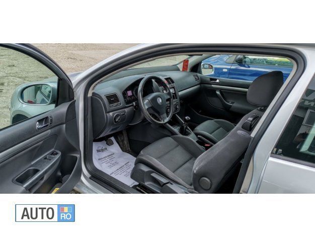 Second-hand VW Golf IV 140 CP (102 kW) 2005 Argintiu Hatchback