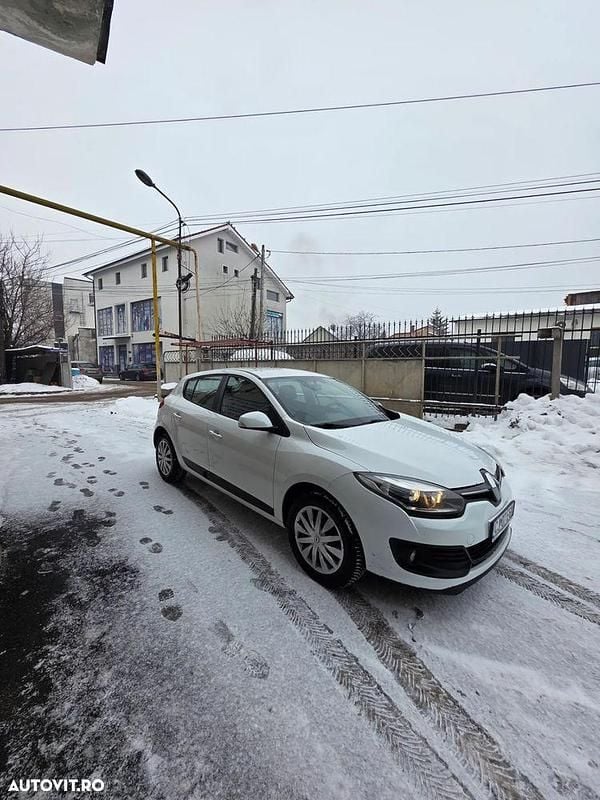 Culoarealb Utilizat 2015 Renault Mégane III Expression Hatchback | 6.500 EUR (Puțin scump) - Imagine 1/4