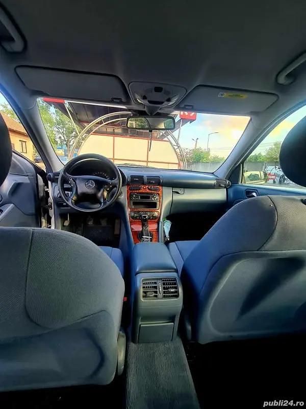 Second-hand Mercedes C180 143 CP (105 kW) 2002 Berlinǎ