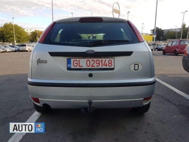 Gri Utilizat 2004 Ford Focus Hatchback | 1.790 EUR (Preț bun) - Imagine 1/4