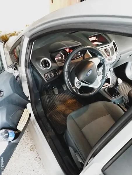 Second-hand Ford Fiesta 55 CP (40 kW) 2012 Berlinǎ