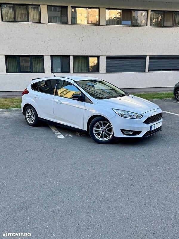 Culoarealb Utilizat 2018 Ford Focus Titanium Hatchback | 7.999 EUR (Super Preț) - Imagine 1/4