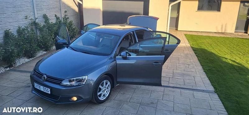 Culoarealte culori Utilizat 2013 VW Jetta Berlinǎ | 7.999 EUR (Preț OK) - Imagine 1/4