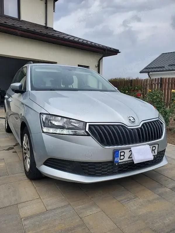 Argintiu Utilizat 2018 Skoda Fabia Break | 8.990 EUR (Puțin scump) - Imagine 1/4