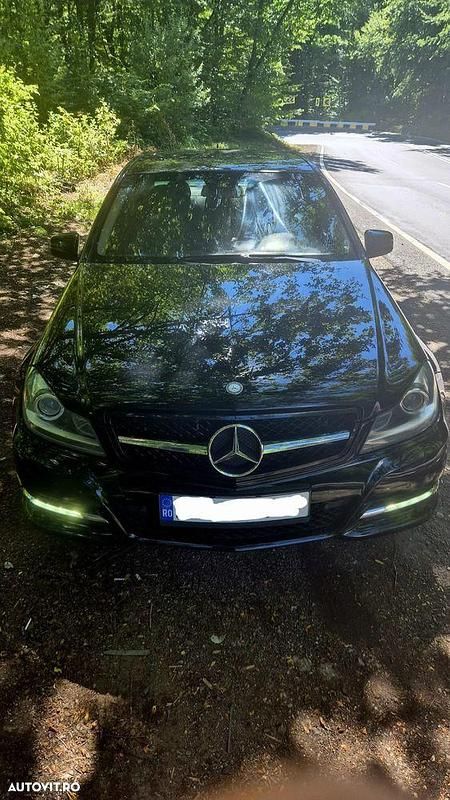 Culoarenegru Utilizat 2012 Mercedes C250 Berlinǎ | 10.500 EUR (Preț OK) - Imagine 1/4