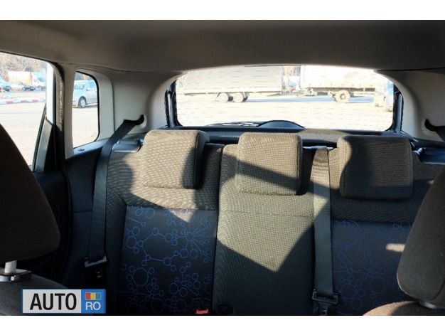 Second-hand Ford Fiesta 69 CP (50 kW) 2006 Albastru metalizat Hatchback