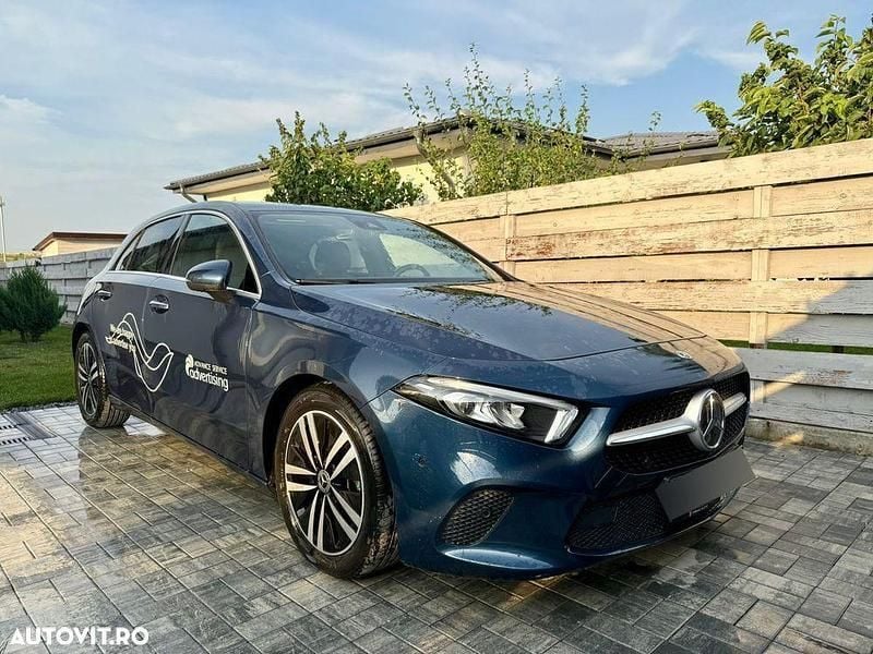 Albastru Utilizat 2020 Mercedes A200 Hatchback | 25.000 EUR (Preț bun) - Imagine 1/4