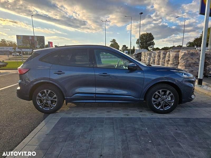 Second-hand Ford Kuga ST-Line X 225 CP (165 kW) 2021 Culoarealbastru SUV