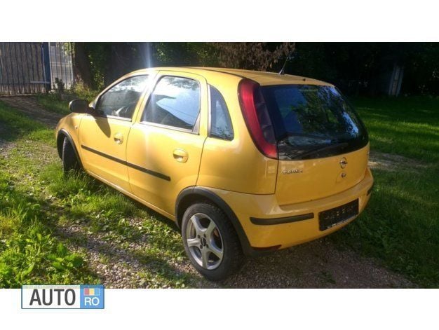 Galben Utilizat 2004 Opel Corsa Edition Hatchback | 2.500 EUR (Preț OK) - Imagine 1/4