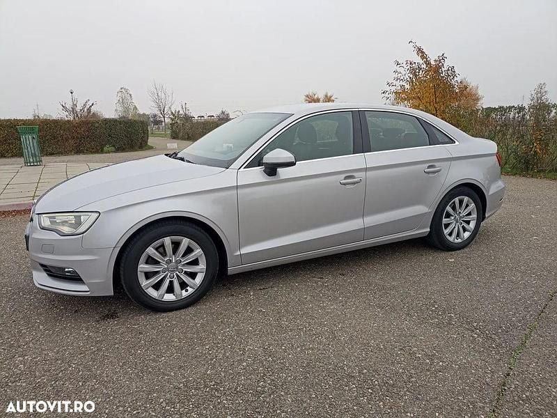 Culoareargint Utilizat 2015 Audi A3 Ambiente Berlinǎ | 10.250 EUR (Preț bun) - Imagine 1/4