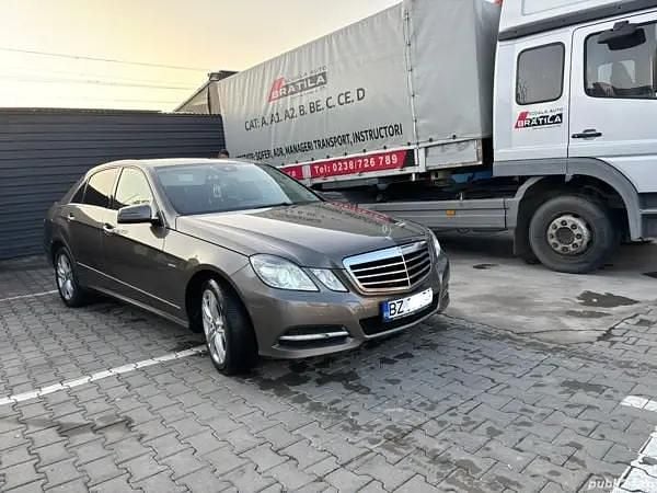 Gri Utilizat 2012 Mercedes E220 Berlinǎ | 11.300 EUR (Preț OK) - Imagine 1/3