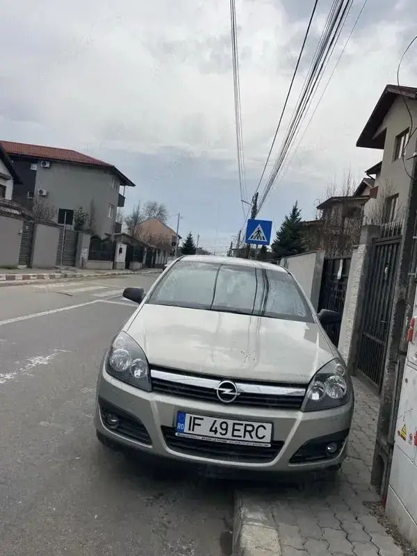 Gri Utilizat 2005 Opel Astra Hatchback | 2.490 EUR (Preț OK) - Imagine 1/4