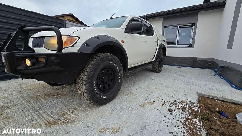Culoarealb Utilizat 2007 Mitsubishi L200 Intense Pickup | 10.777 EUR - Imagine 1/4