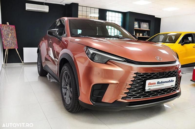 Nouă Lexus LBX 136 CP (100 kW) 2025 Culoaremaro SUV