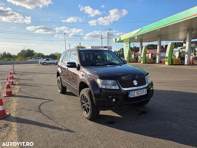 Culoarealte culori Utilizat 2008 Suzuki Grand Vitara SUV | 6.199 EUR - Imagine 1/4