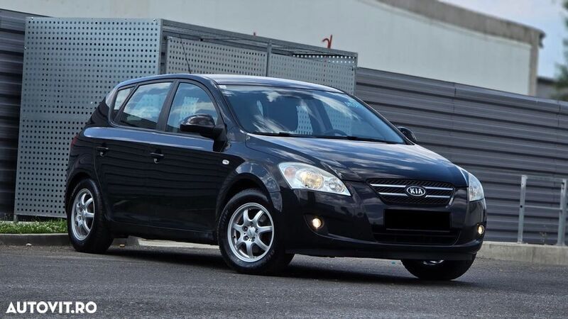 Negru Utilizat 2008 Kia Ceed City Hatchback | 2.690 EUR (Preț OK) - Imagine 1/4