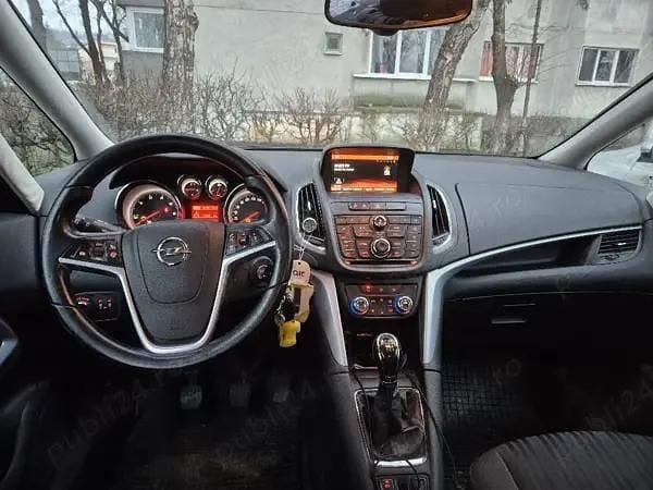 Second-hand Opel Zafira Tourer 136 CP (100 kW) 2015 Maro Monovolum